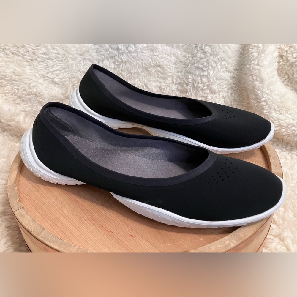 Euc Lissom Flytes Super Lighweight Flexible Black/White Slip On Flats Size 12